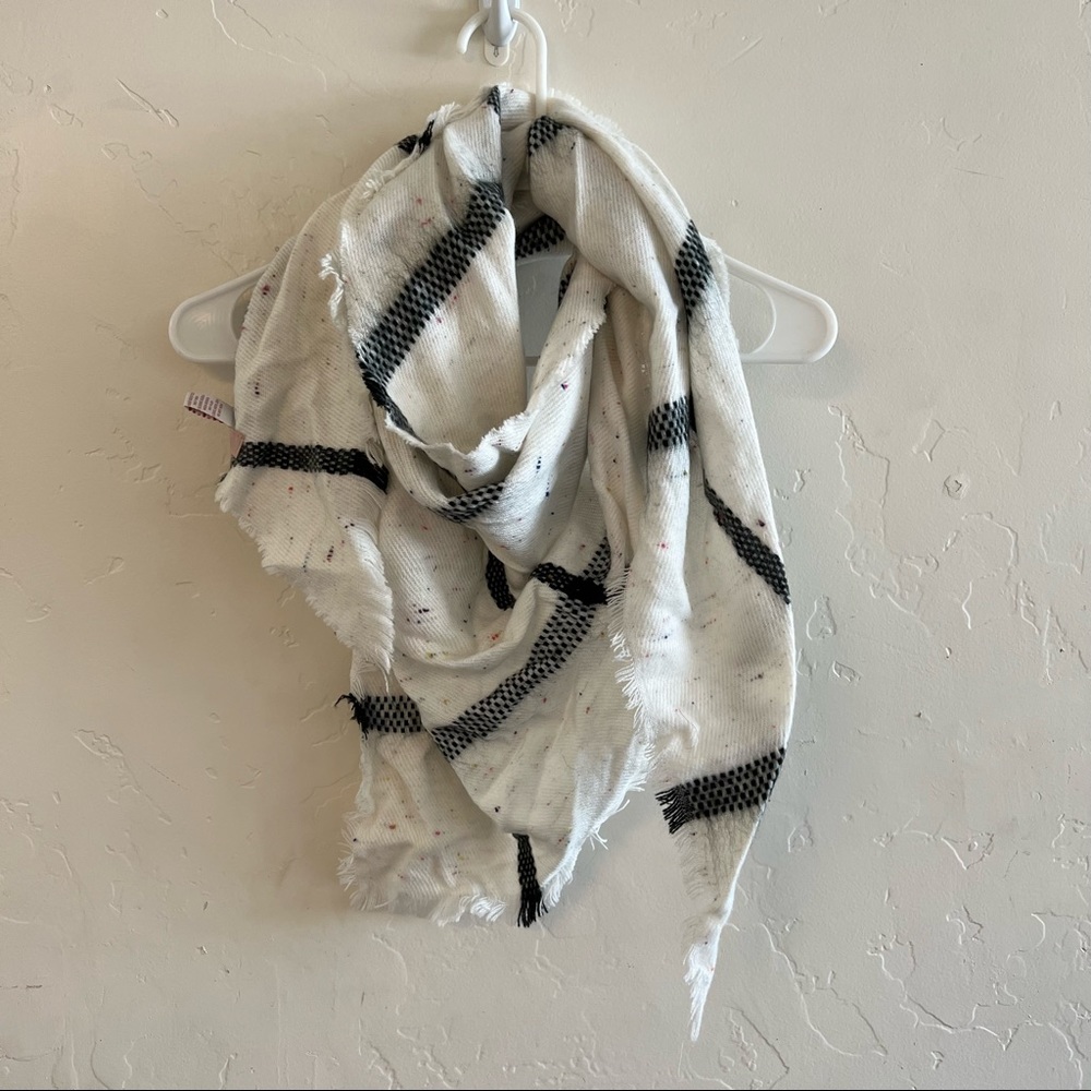 Candie's White Plaid and Speckled Knit Triangle Scarf